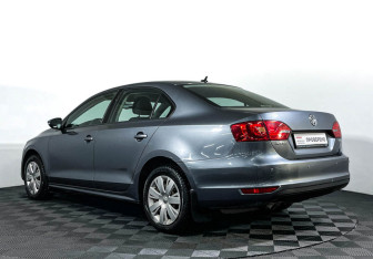 Подержанный автомобиль Volkswagen Jetta Sedan 2014 года (7 фото)
