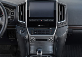Подержанный автомобиль Toyota Land Cruiser Suv 2018 года (15 фото)