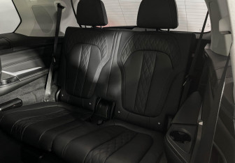 Подержанный автомобиль BMW X7 2021 года (34 фото)