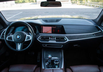 Подержанный автомобиль BMW X7 2021 года (23 фото)