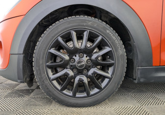 Подержанный автомобиль MINI Hatch 2019 года (13 фото)