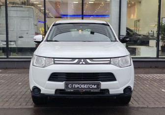 Подержанный автомобиль Mitsubishi Outlander 2013 года (2 фото)