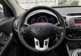 Подержанный автомобиль Kia Sportage 2011 года (14 фото)