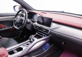 Подержанный автомобиль Geely Coolray 2022 года (10 фото)