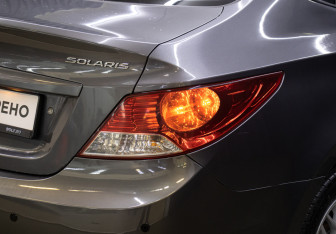 Подержанный автомобиль Hyundai Solaris Sedan 2012 года (19 фото)