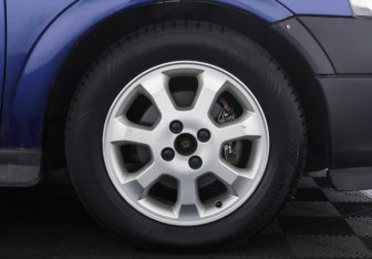 Подержанный автомобиль Opel Astra Hatchback 2004 года (18 фото)