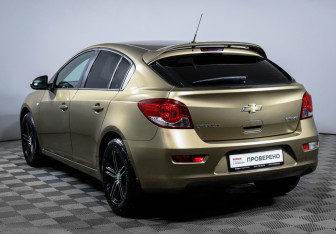 Подержанный автомобиль Chevrolet Cruze Hatchback 2013 года (7 фото)