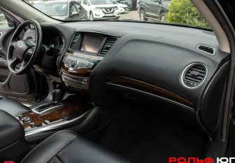 Подержанный автомобиль Infiniti JX 2013 года (7 фото)