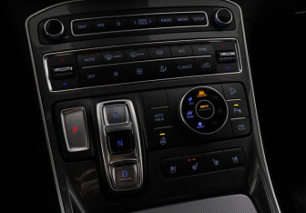 Подержанный автомобиль Hyundai Santa Fe 2022 года (14 фото)