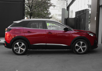 Подержанный автомобиль Peugeot 3008 2018 года (8 фото)