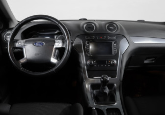 Подержанный автомобиль Ford Mondeo Sedan 2012 года (12 фото)