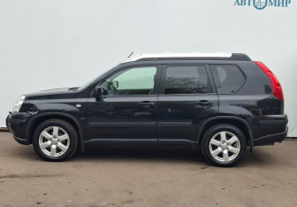 Подержанный автомобиль Nissan X-Trail 2010 года (8 фото)