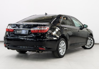 Подержанный автомобиль Toyota Camry Sedan 2017 года (5 фото)