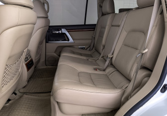 Подержанный автомобиль Toyota Land Cruiser Suv 2014 года (14 фото)