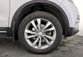 Подержанный автомобиль Geely Atlas 2019 года (18 фото)