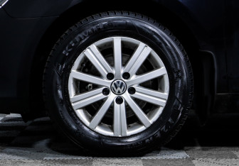 Подержанный автомобиль Volkswagen Golf Hatchback 2012 года (15 фото)