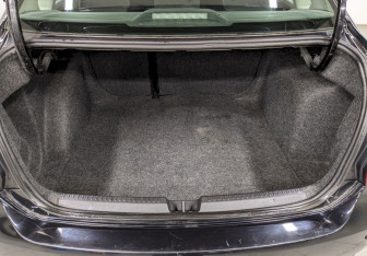 Подержанный автомобиль Volkswagen Polo Sedan 2011 года (10 фото)