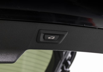 Подержанный автомобиль BMW X6 2015 года (22 фото)