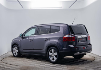 Подержанный автомобиль Chevrolet Orlando 2012 года (7 фото)