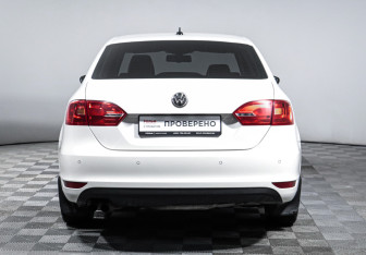 Подержанный автомобиль Volkswagen Jetta Sedan 2013 года (6 фото)