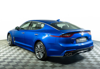 Подержанный автомобиль Kia Stinger 2019 года (7 фото)