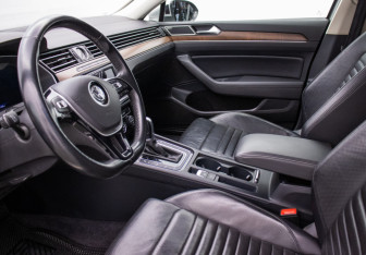 Подержанный автомобиль Volkswagen Passat Wagon 2017 года (10 фото)