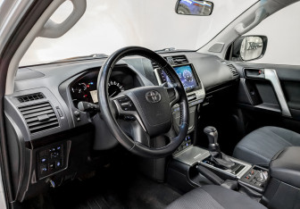 Подержанный автомобиль Toyota Land Cruiser Prado 2019 года (16 фото)