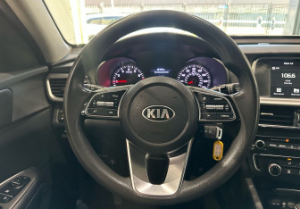 Подержанный автомобиль Kia Optima Sedan 2019 года (13 фото)