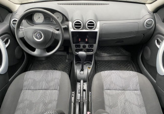 Подержанный автомобиль Renault Logan Sedan 2010 года (10 фото)