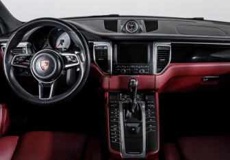 Подержанный автомобиль Porsche Macan 2015 года (12 фото)