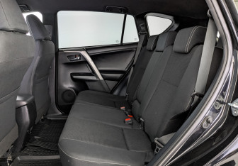 Подержанный автомобиль Toyota RAV4 2019 года (18 фото)