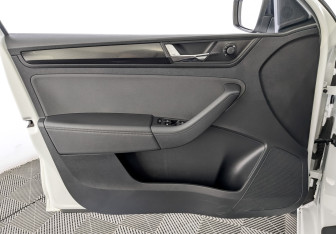 Подержанный автомобиль Skoda Rapid Liftback 2020 года (19 фото)