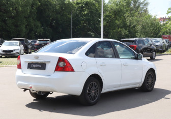 Подержанный автомобиль Ford Focus Sedan 2008 года (5 фото)