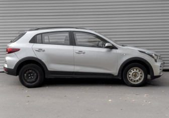 Подержанный автомобиль Kia Rio Hatchback 2021 года (4 фото)