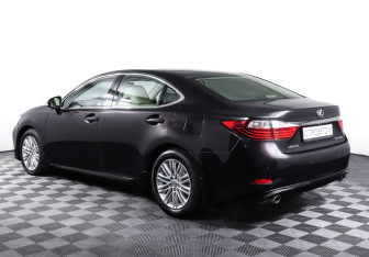 Подержанный автомобиль Lexus ES 2012 года (7 фото)