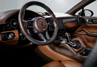 Подержанный автомобиль Porsche Cayenne 2020 года (14 фото)