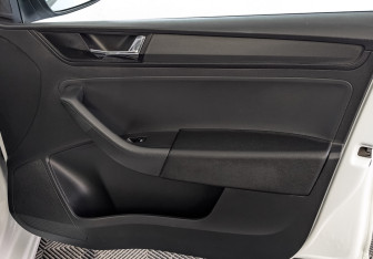 Подержанный автомобиль Skoda Rapid Liftback 2019 года (25 фото)