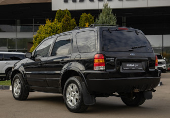 Подержанный автомобиль Ford Escape 2002 года (5 фото)