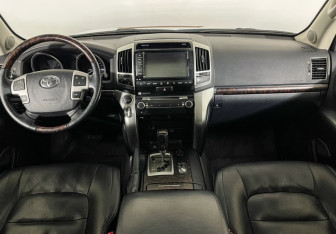 Подержанный автомобиль Toyota Land Cruiser Suv 2013 года (13 фото)