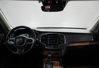 Подержанный автомобиль Volvo XC90 2018 года (15 фото)