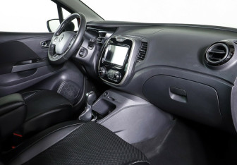 Подержанный автомобиль Renault Kaptur 2020 года (10 фото)