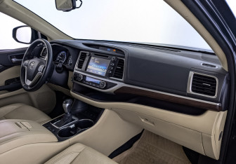 Подержанный автомобиль Toyota Highlander 2015 года (13 фото)