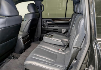 Подержанный автомобиль Lexus LX 2020 года (12 фото)