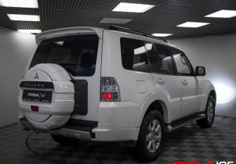 Подержанный автомобиль Mitsubishi Pajero 2011 года (19 фото)