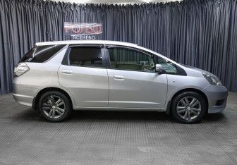 Подержанный автомобиль Honda Fit Shuttle 2012 года (4 фото)