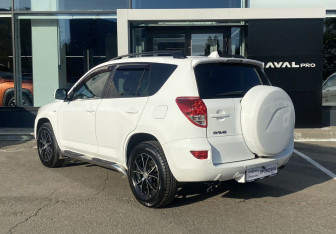 Подержанный автомобиль Toyota RAV4 2006 года (7 фото)