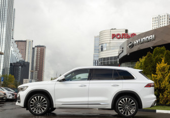 Подержанный автомобиль Geely Monjaro 2025 года (6 фото)