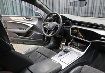 Подержанный автомобиль Audi A7 2018 года (11 фото)