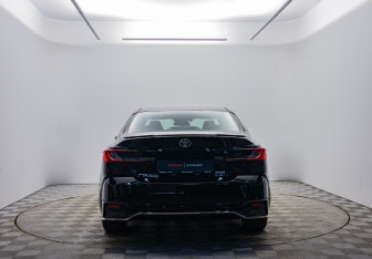 Подержанный автомобиль Toyota Camry Sedan 2025 года (6 фото)