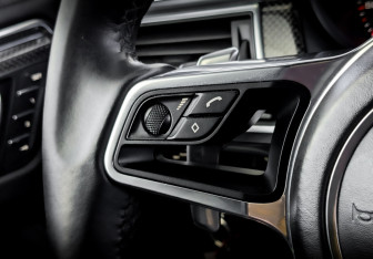 Подержанный автомобиль Porsche Macan 2015 года (30 фото)